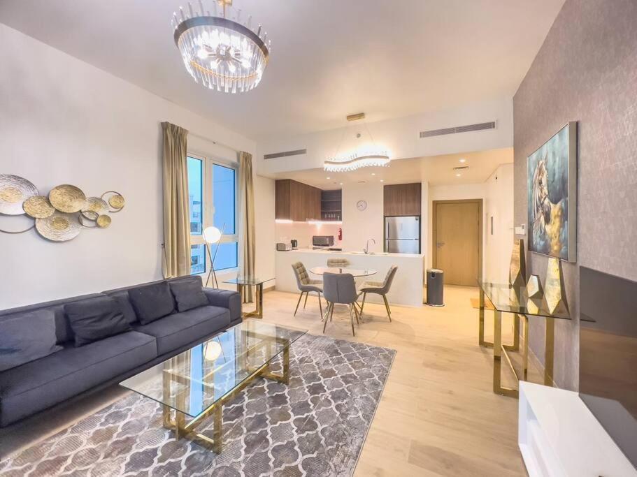 Lovely 2-Bedroom Vacation Home Near Beach Дубай Экстерьер фото